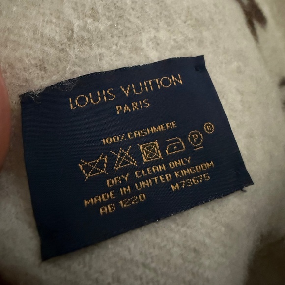 Reykjavik Gradient Scarf - Picture 6 of 11